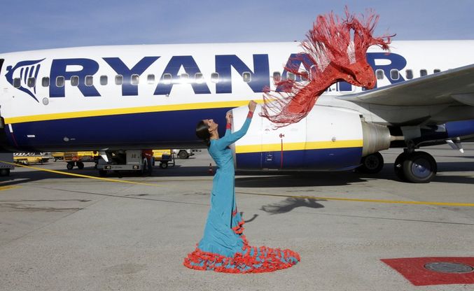 Ryanair sbarca a Malpensa, da oggi si vola anche a Siviglia: fiesta flamenca in aeroporto