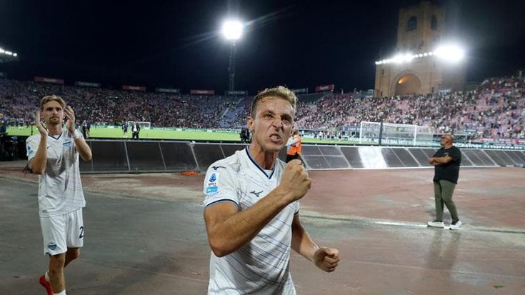 La Lazio si riscatta a Bologna, cori per Mussolini