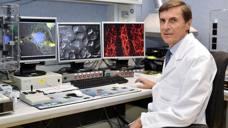 Vaccini, Alberto Mantovani: “Dovremo  fare i richiami per anni. L’Italia torni a produrre”