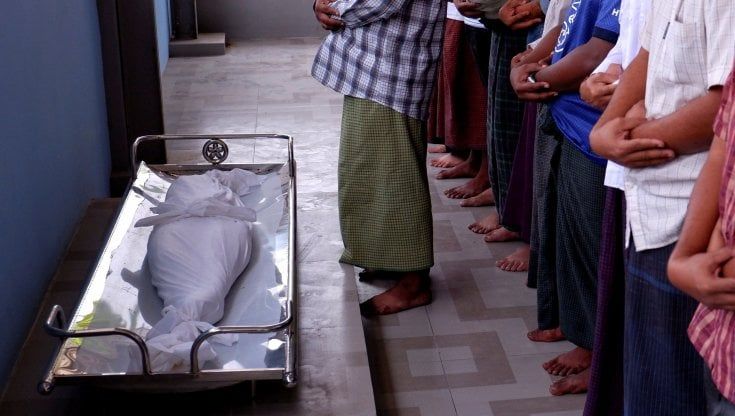 Myanmar, uccisa una bambina di 7 anni. Scatta lo sciopero del silenzio. I militari rilasciano 600 oppositori