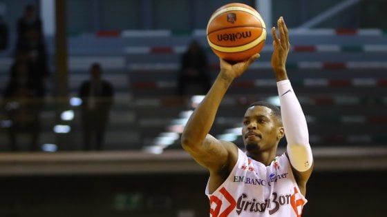 Basket, Serie A: Reggio Emilia rialza la testa e piega Varese