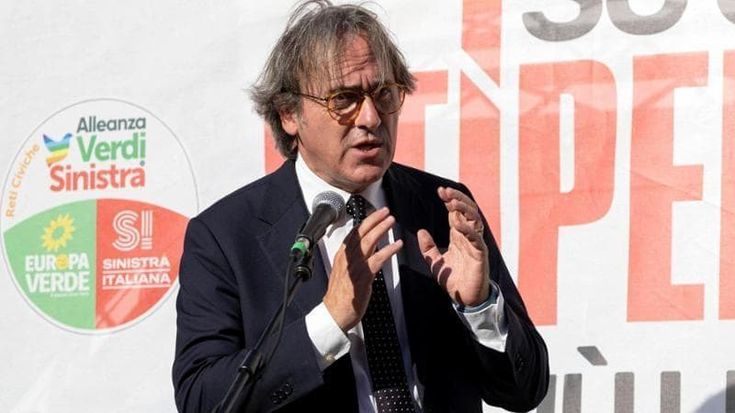 Bonelli: “Il condono per fare voti, il governo ammicca all’illegalità”