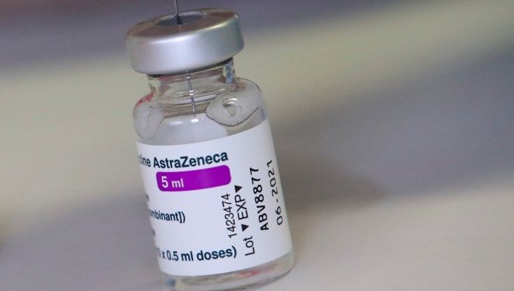 Vaccino AstraZeneca: l'ambiguità fa male