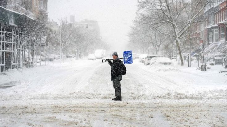 Usa, tormenta di neve sul nord-est: New York città paralizzata