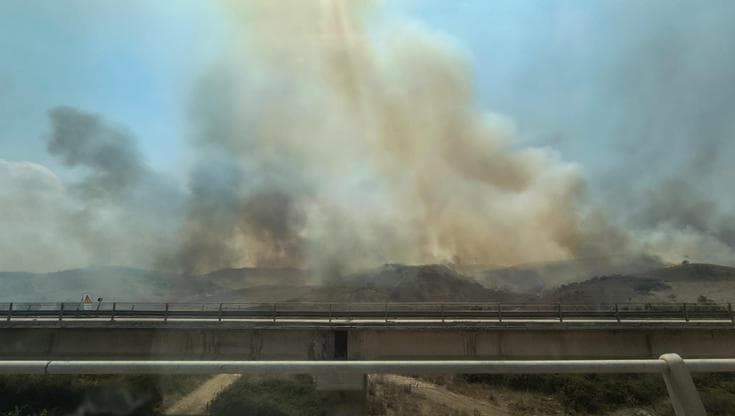 Emergenza incendi, vigile del fuoco colto da infarto. Chiuso per alcune ore un tratto di autostrada