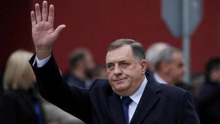 Bosnia, nuova spallata del filorusso Dodik verso la secessione dei serbi: “Non riconosciamo più la figura del Rappresentante internazionale”