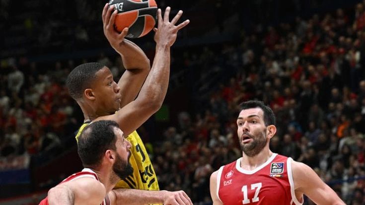 Eurolega, Milano travolta in casa dal Fenerbahce: si complica la strada per i play-off