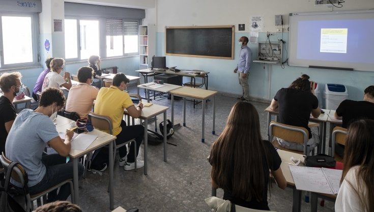 Da supplenti a docenti di ruolo. Però lo stipendio non arriva più