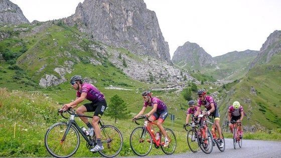 Cuneo, 2.600 ciclisti alla partenza della granfondo "Fausto Coppi"