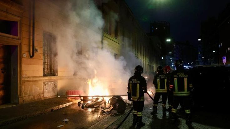 Carovita, più di 2mila in corteo. Poi la guerriglia urbana che devasta il centro