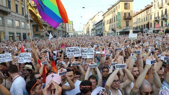 Gay Pride, il Comune di Milano conferma il suo patrocinio: "Necessario rimanere vigili e attivi" 