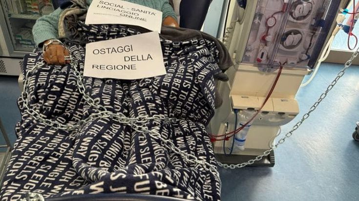 Pazienti si incatenarono ma il centro dialisi di Policoro va verso la chiusura: “Budget irrisorio”