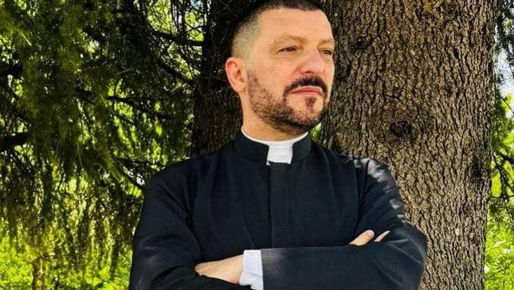 Don Vito Martinelli si difende con il gip su accuse di abusi su un parrocchiano: “Sono innocente”