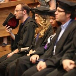 Le studentesse? Si sentono meno intelligenti dei ragazzi. Anche a parità di voti