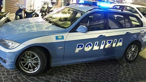 Bari, condannati due ex poliziotti: "In servizio rapinarono il cliente di una prostituta"