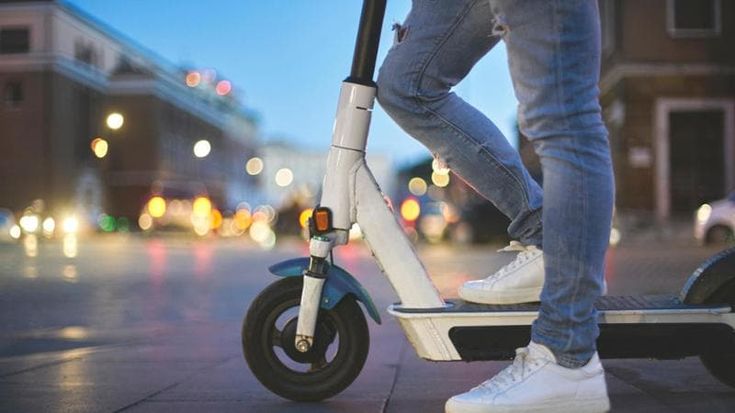 Micromobilità: biciclette, scooter elettrici e monopattini guidano lo sharing