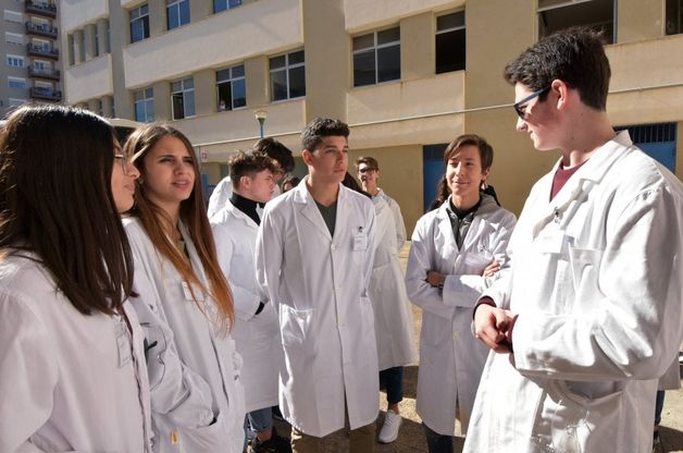 Palermo, gli studenti incontrano la ministra Bellanova: "Un laboratorio per la birra che produciamo"