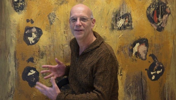Geert Lovink. Viaggio nello stress da iperconnessione: "La tecno-tristezza si verifica quando è tutto troppo e dobbiamo smetterla"