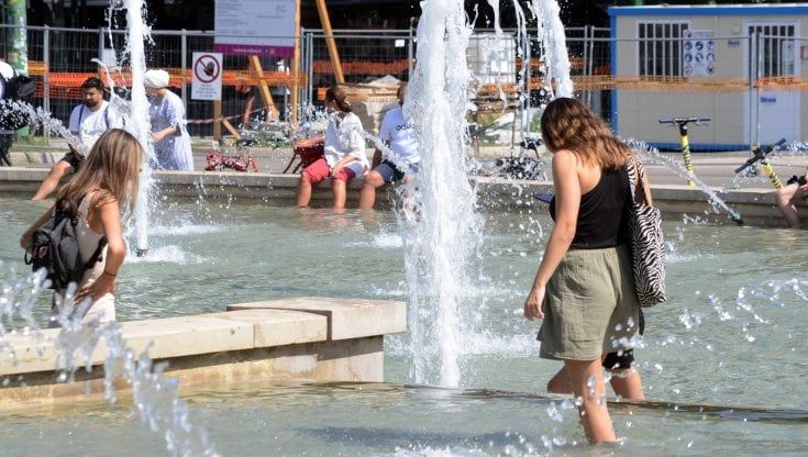 Meteo, il grande caldo sta per finire: da domani temperature in calo. In Alto Adige muore un agricoltore, travolto da una frana
