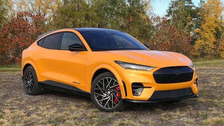Mustang Mach-E GT, il Super Suv elettrico Ford con scatto brutale e tanta autonomia. Ecco come va