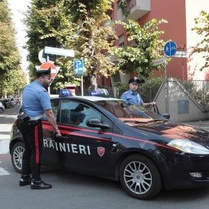 Reggio Emilia, a 15 anni ferisce rivale con un coltello dopo una lite su WhatsApp