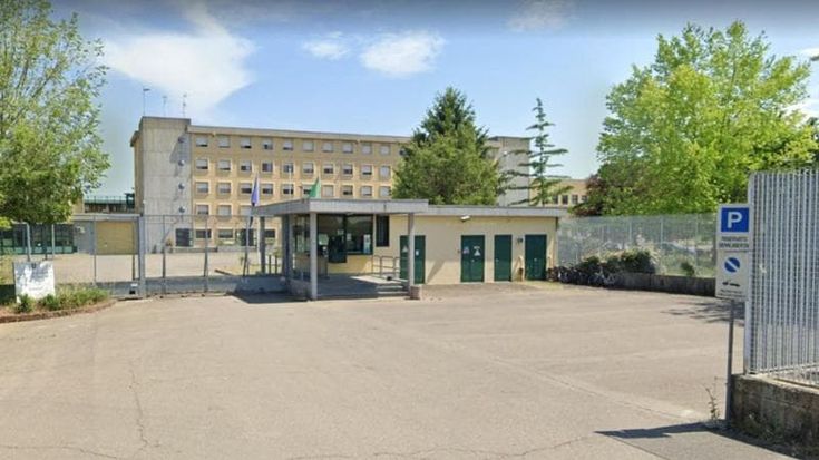Pestaggio nel carcere di Reggio Emilia, il gip: “Indole violenta e brutalità, gli agenti potrebbero farlo ancora”
