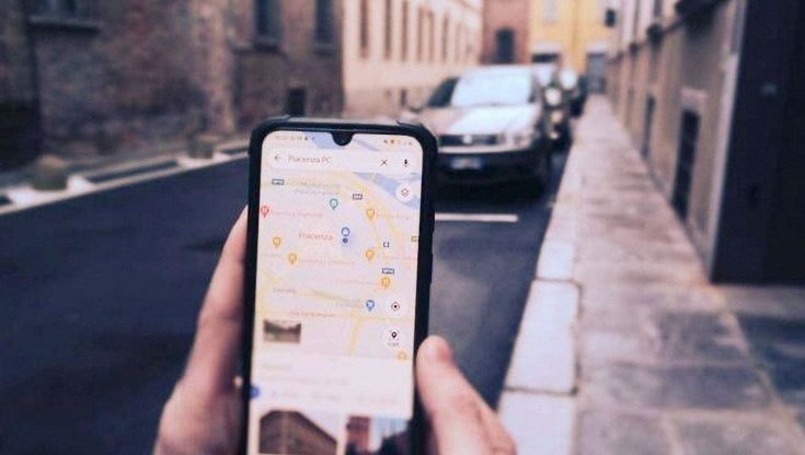 Bari, un'app per trovare parcheggio: fa guadagnare 2 euro a chi lascia il posto e lo segnala