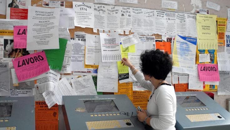 I giovani, il governo e le buone intenzioni: c’è una nuova legge, zero soldi e tanta confusione