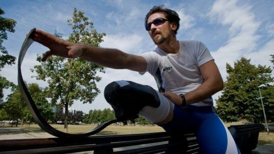 Daniele, l'ingegnere che regala protesi a chi non può permettersele: "Quasi impossibile sostenere i costi" 