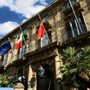 Sicilia: il governo impugna legge appalti; Regione, ma imprese muoiono