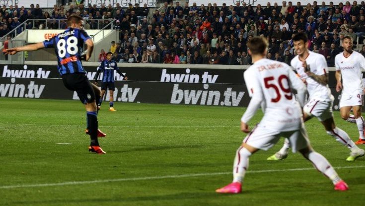 Atalanta-Roma 3-1: giallorossi restano con il Milan al quarto posto. E Dybala si infortuna