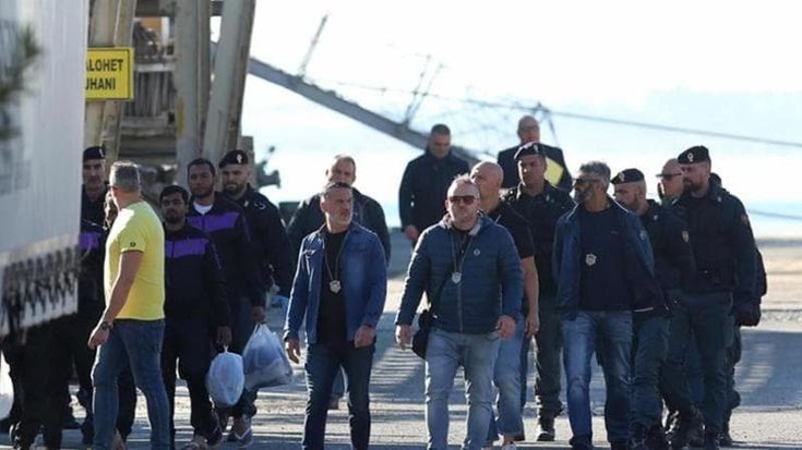 La disperazione di un migrante trattenuto nel centro in Albania: “Non mi riportate nel mio paese, per me sarebbe la morte”