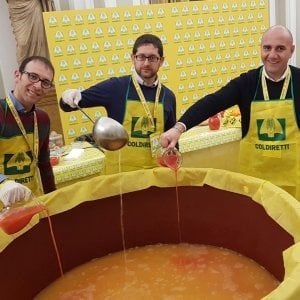 Un bambino su tre beve bibite gassate e zuccherate