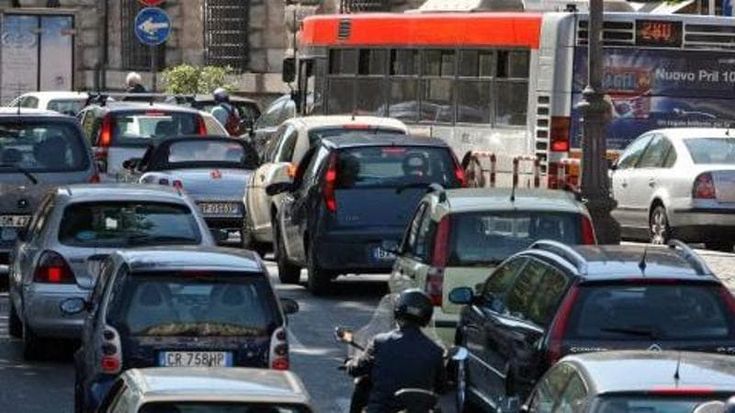 Trasporto pubblico e ambiente, a Milano un flash-mob per una migliore mobilità collettiva