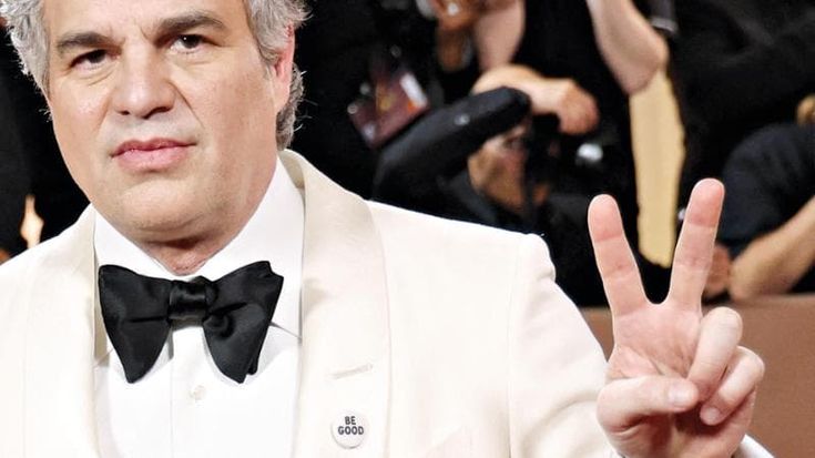 Hollywood alza la voce. La protesta delle spille ai Golden Globe anti Trump