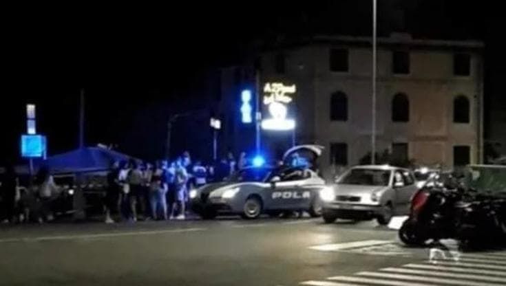 Quegli scontri sul lungomare di Quinto e le pulsioni aggressive per costruire il nemico