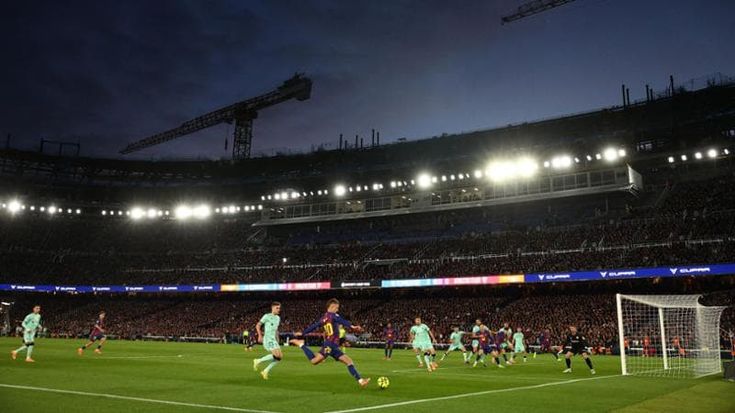 Il Barcellona è tornato a casa: il Camp Nou riapre con una goleada