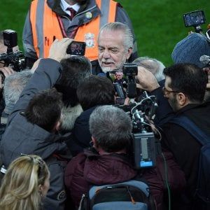 Mercato, De Laurentiis apre a James: ''Lo vuole Ancelotti''. Inter al lavoro per Barella, Sensi e Lukaku