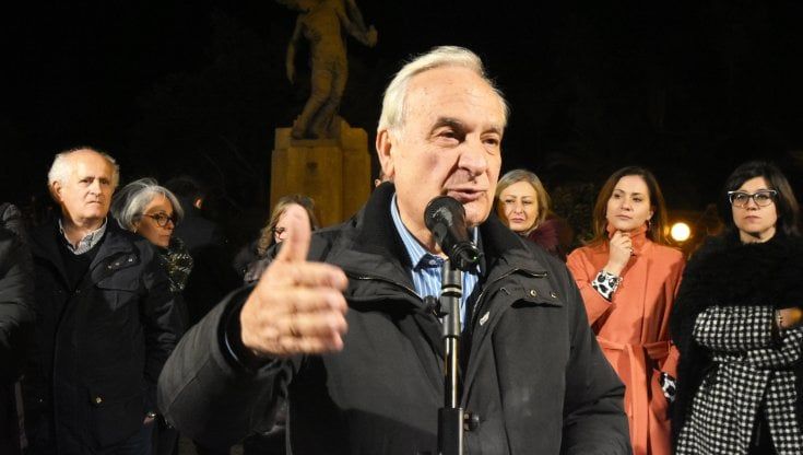 Indagine sui vaccini a Corleone: il sindaco Nicolosi annuncia le dimissioni, Razza sospende il dirigente dell'ospedale Rà