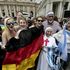 Aspettando la Coppa, all'Angelus del Papa sventolano le bandiere di Argentina e Germania