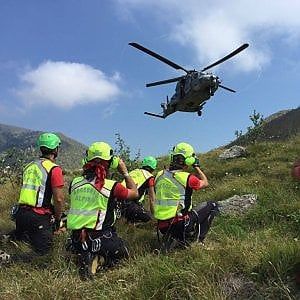 Aosta: colto da malore, escursionista precipita in una pietraia in Val d'Ayas