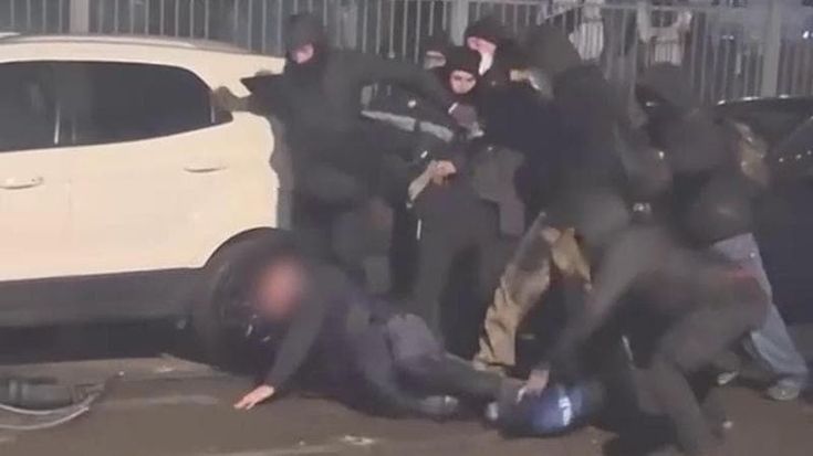 Alessandro Calista, il poliziotto pestato a Torino: “Solo in mezzo ai black bloc, senza casco avevo paura”