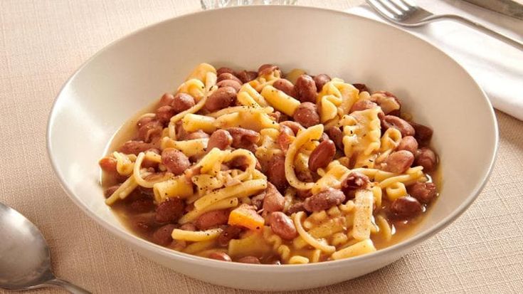L'antitesi golosa del piatto elegante: nessuno tocchi la pasta e fagioli