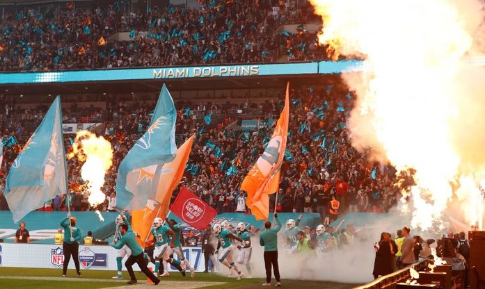 Londra, la Nfl è uno spettacolo globale tra touchdown, la protesta degli inginocchiati e tifosi vip 