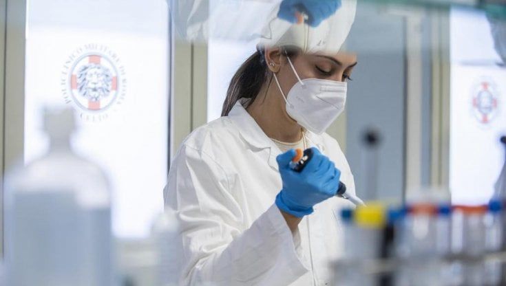 Secondo caso di variante Omicron in Sicilia. È una donna arrivata da Londra