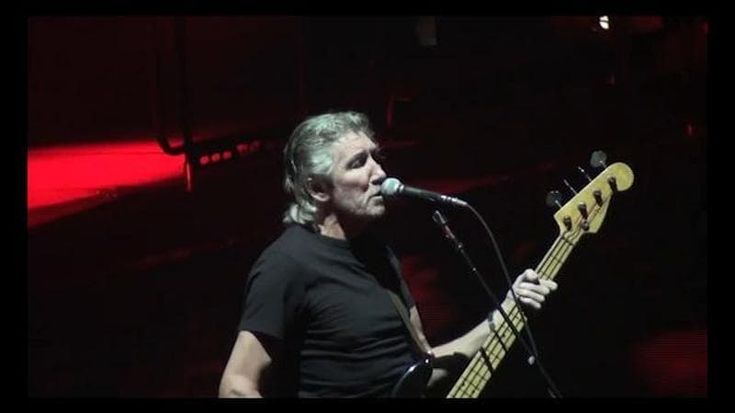 Roger Waters, il giudice: ha diffamato il regista di un doc che parla del suo antisemitismo