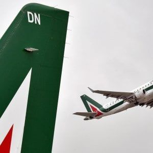 Alitalia, Air France si sfila. Di Maio: "Entusiasmo non si è raffreddato adesso"