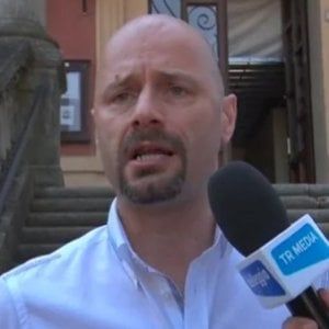 Bibbiano, caso affidi illeciti: il sindaco si autosospende dal Pd