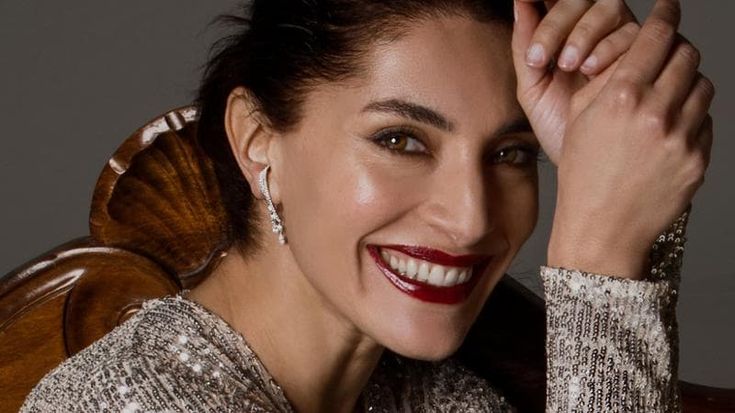 Caterina Murino madrina alla Mostra di Venezia. “Se sei stata Bond girl una volta, lo resti per la vita”