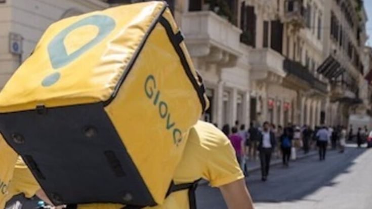 Rider, faro Antitrust su Glovo e Deliveroo: “Richiami a standard etici non rispettati”